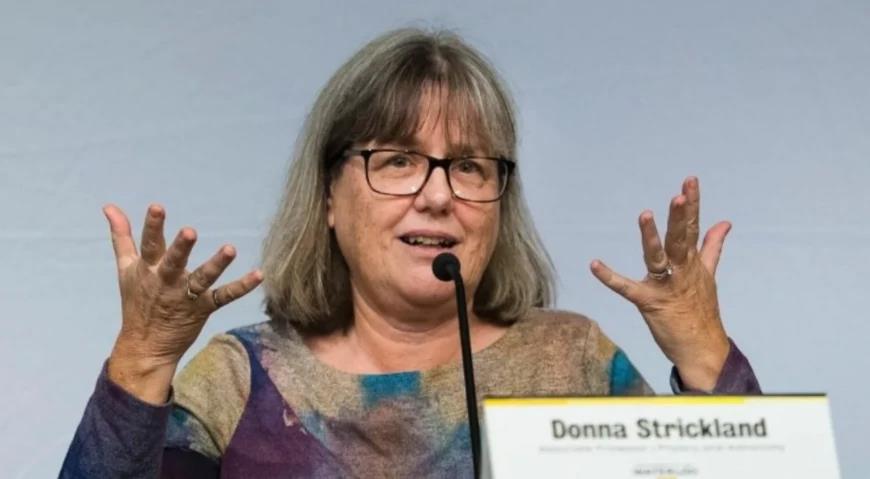 Донна Стрикленд 